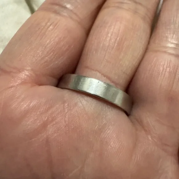 Tiffany & Co. Platinum Satin Finished Men’s Wedding Band Size 10 - Picture 7 of 7